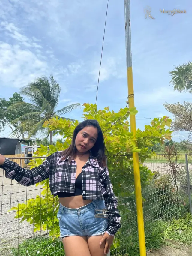 Another photo of Mae an