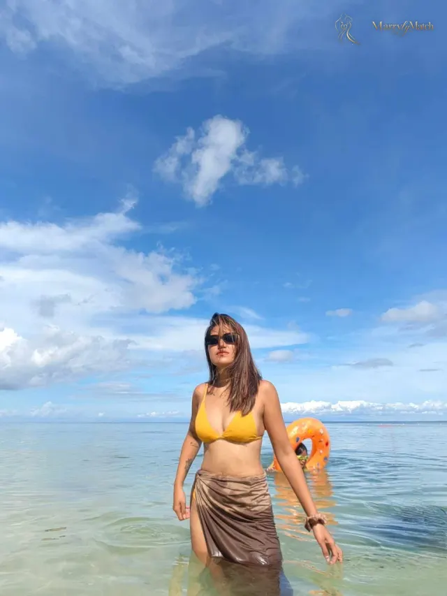 Charie Rose, 30