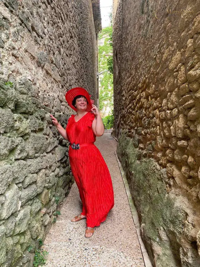 Natalia, 51