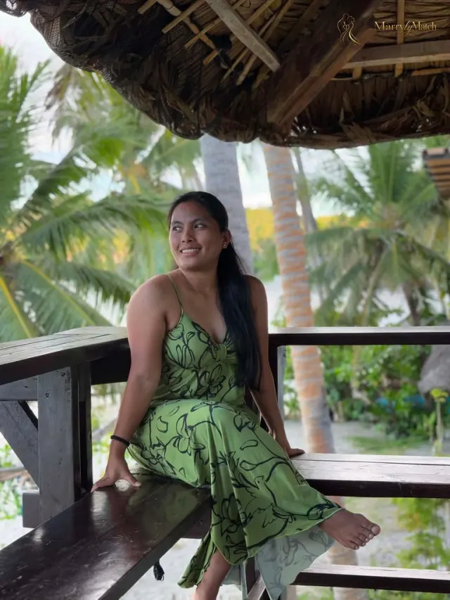 Angie, 28
