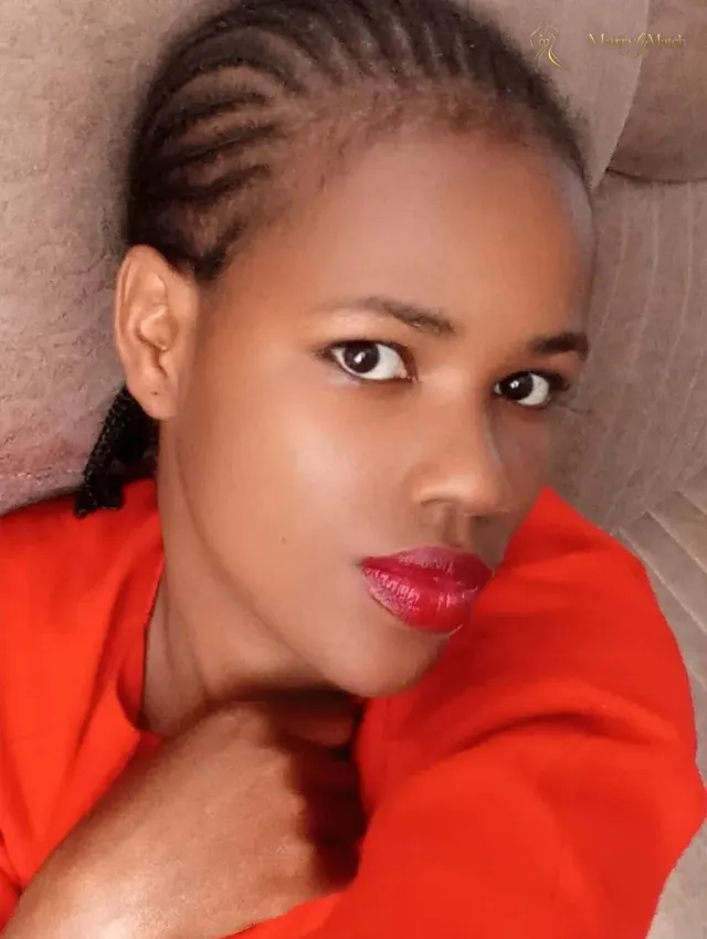 Naomi, 26