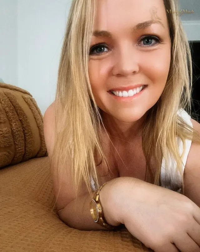 Sez, 44