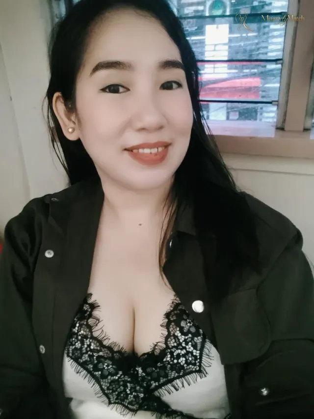 Gretchen, 34