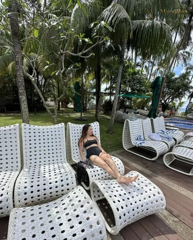 Another photo of Eva Jean
