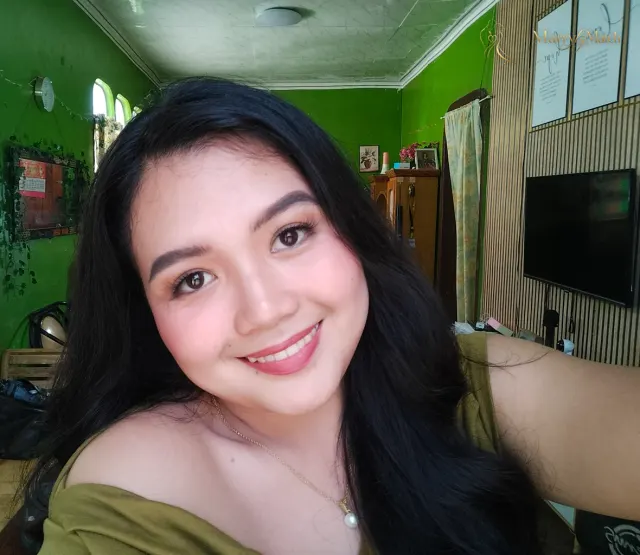 Another photo of Kaye