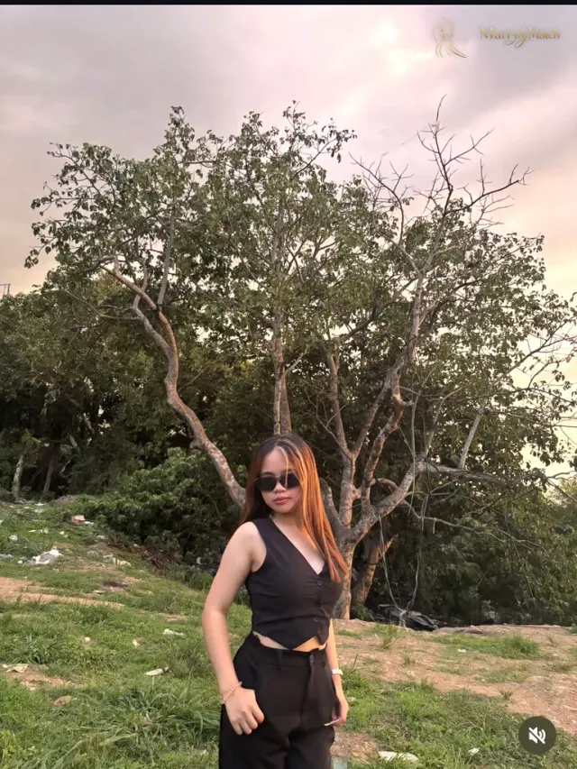Another photo of mariel