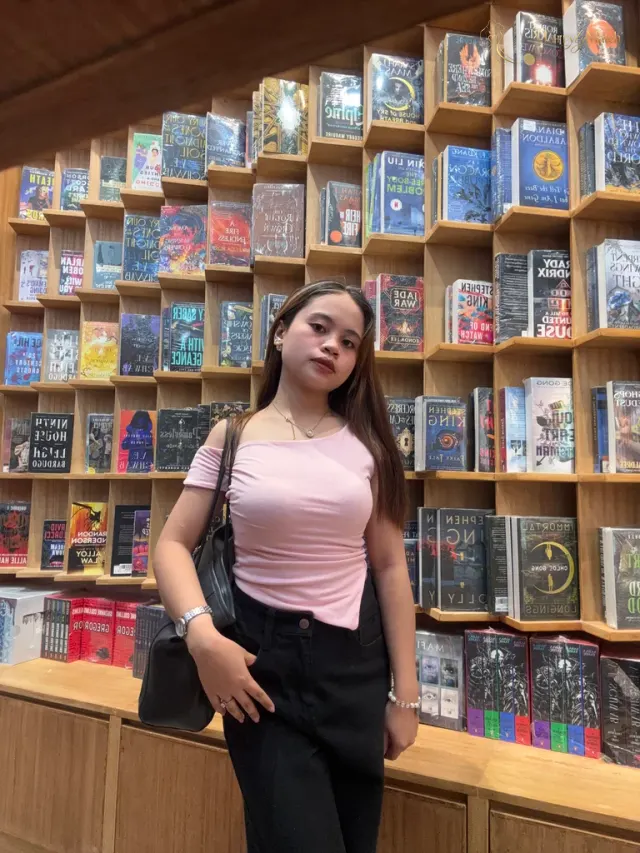 Another photo of mariel