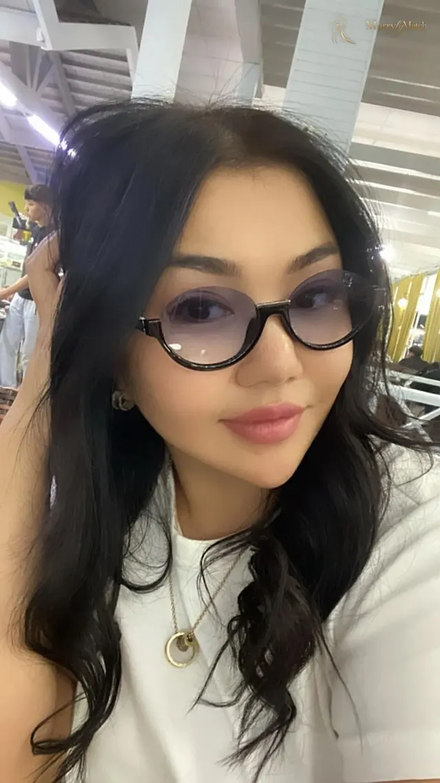 Another photo of Zarina