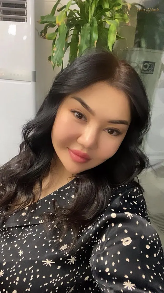 Zarina, 40