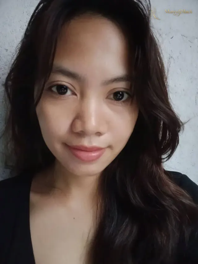 Angela, 25