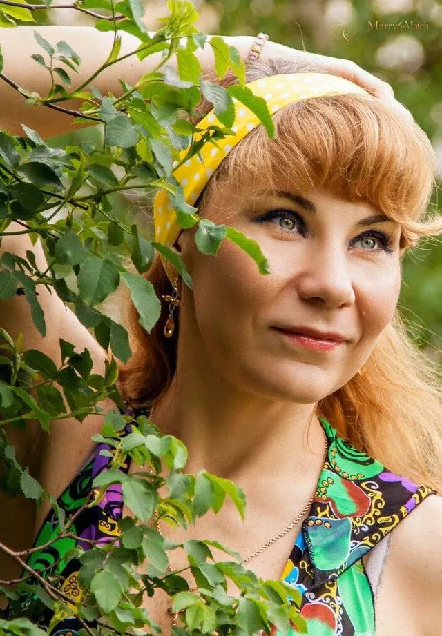Elena, 52
