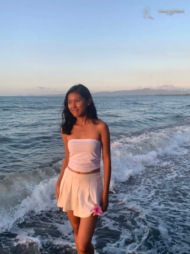 nikki, 21