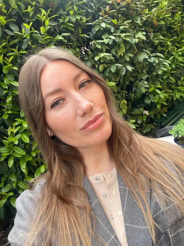 Elena, 40