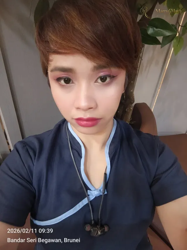 Ester, 34