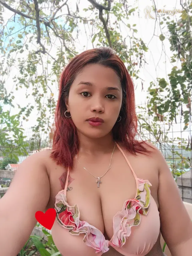 Ella, 27