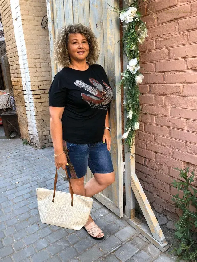 Valentina, 51