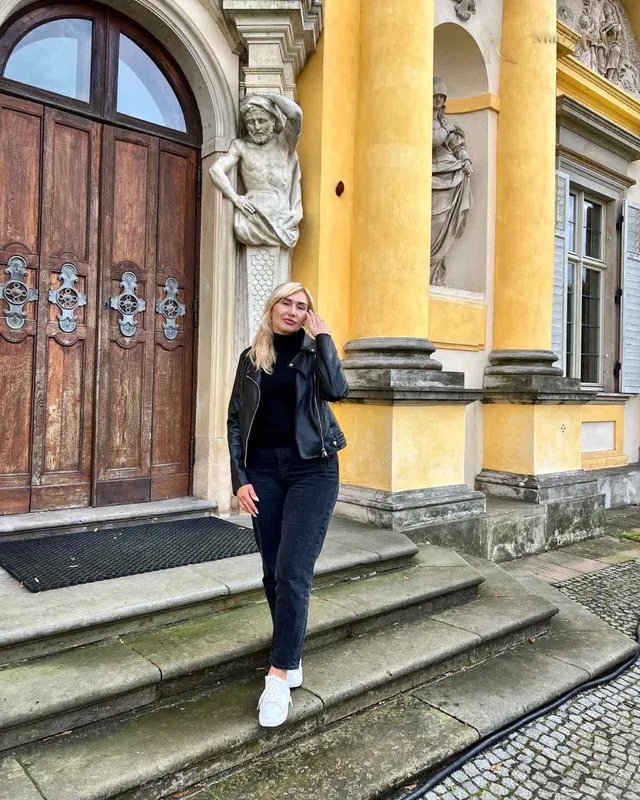 Another photo of Inna