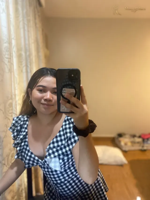 Nicole, 25