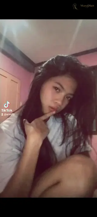 Sara, 20