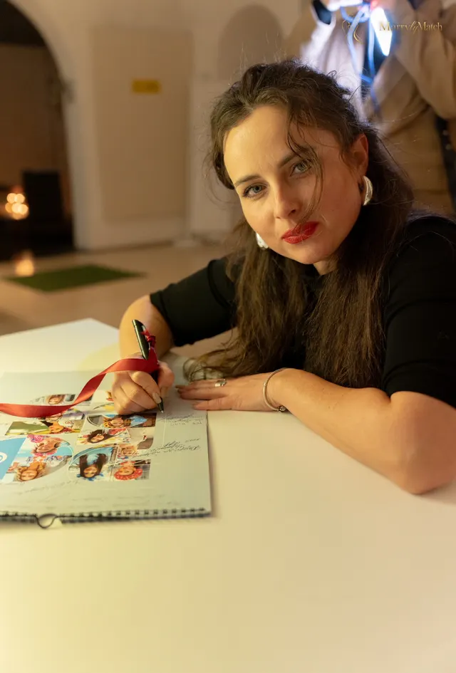 Angelina, 38