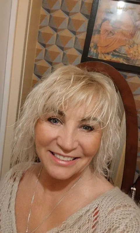 Natalia, 57