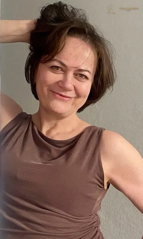 Elena, 53