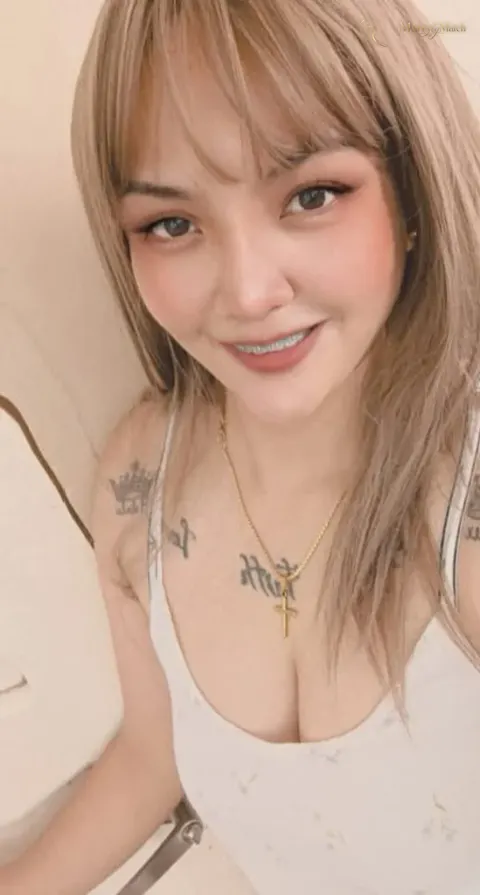 Alexa, 33