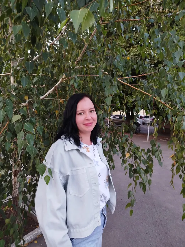 Anna, 33