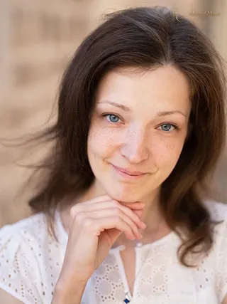 ELENA, 41