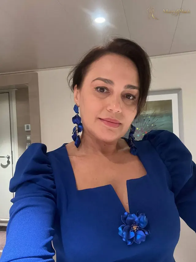 Anzhela, 49