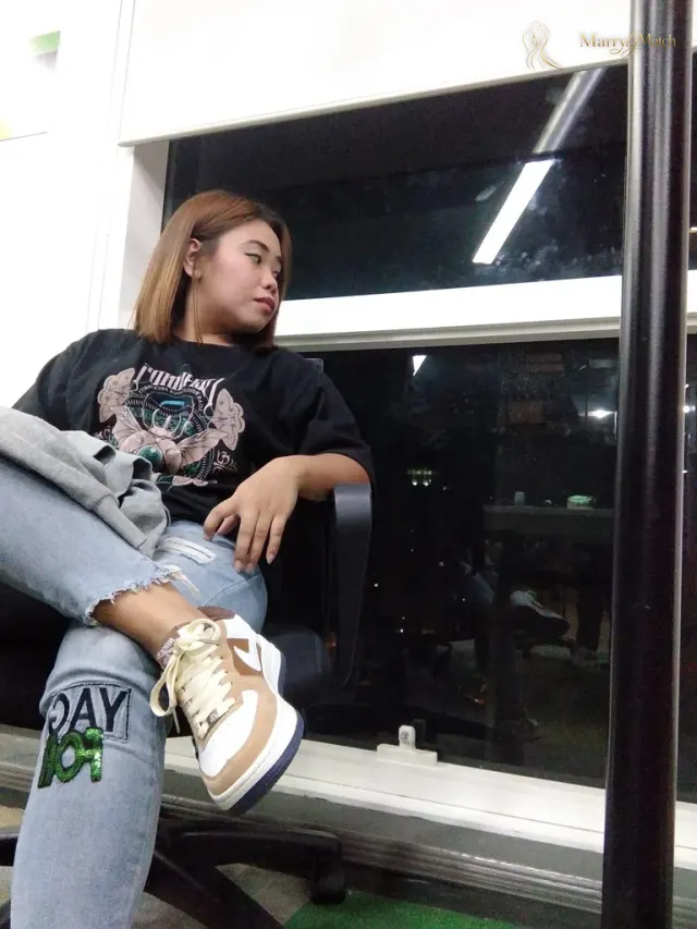 Another photo of Mae 🦋🦋