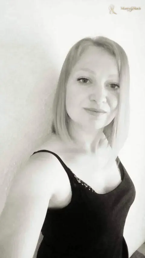 Valentina, 43