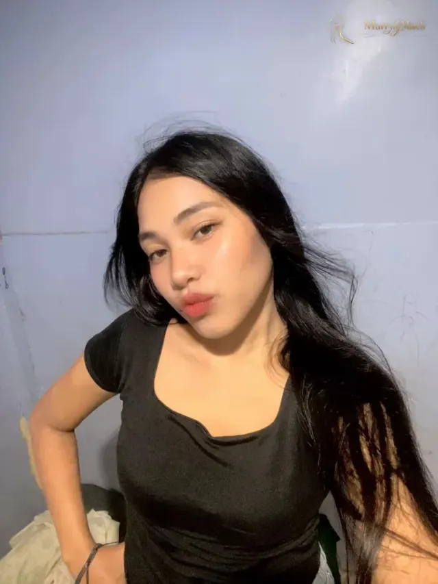 Another photo of Manilyn