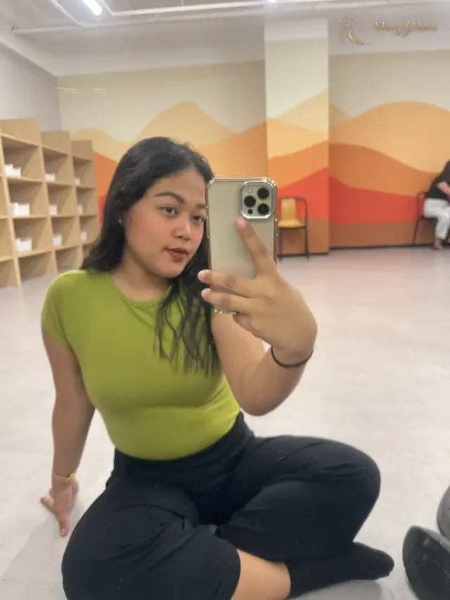 Andrea, 23