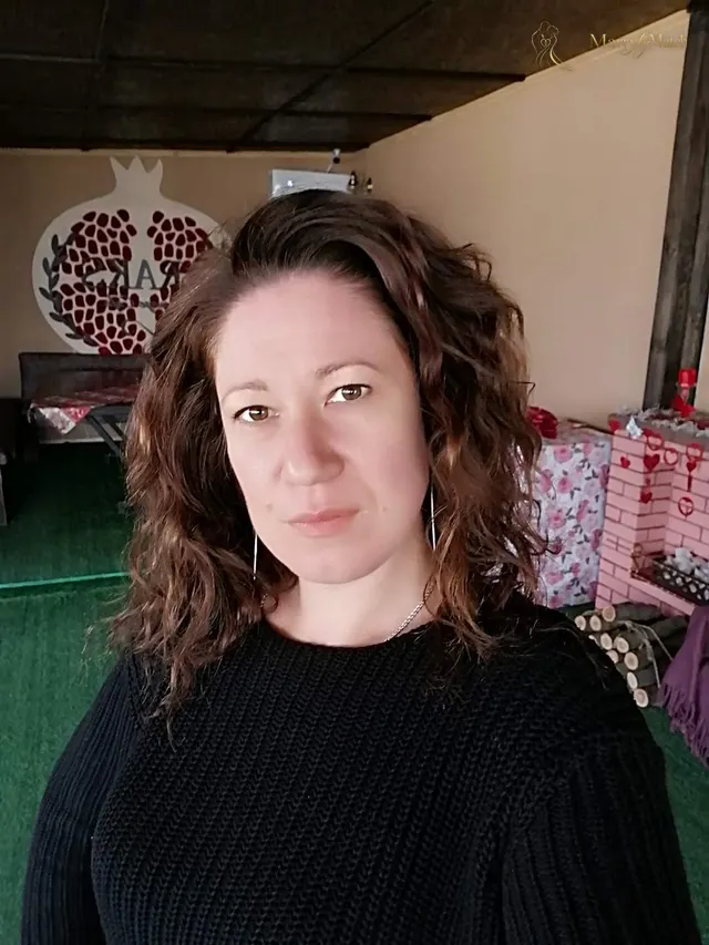 Elena, 44