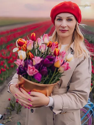 NATALYA, 44