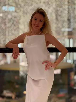 ELENA, 43