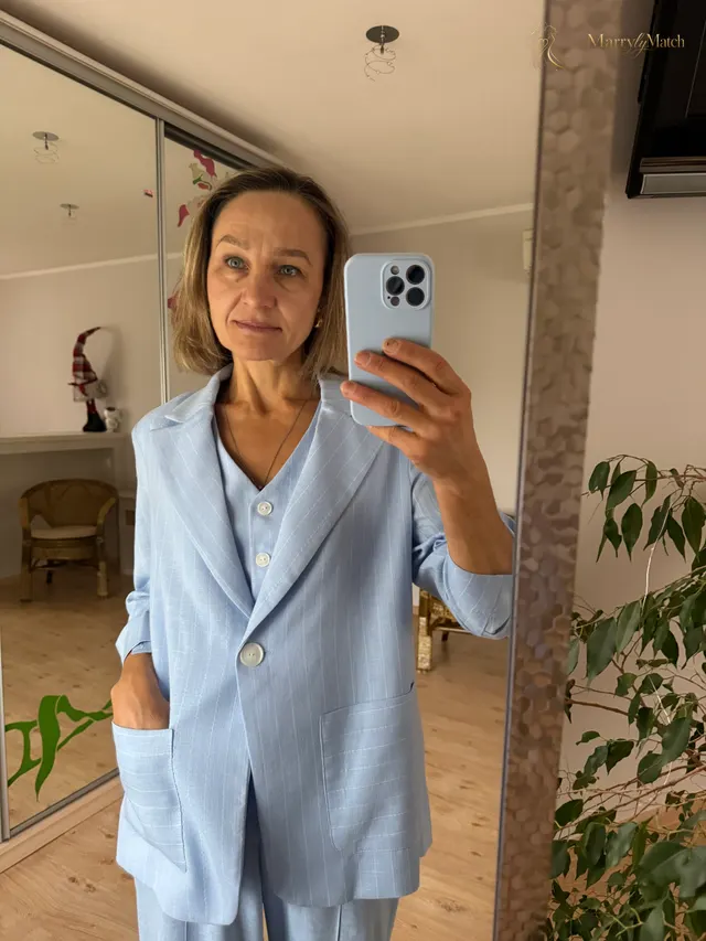Anna, 52