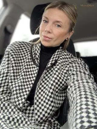 MARYANA, 44