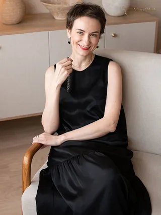 ELENA, 43