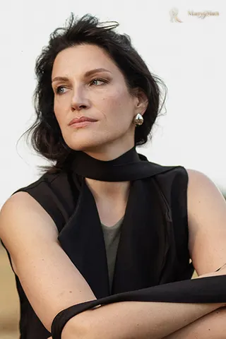 ELENA, 48