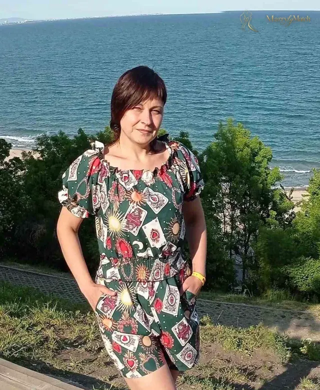 Ekaterina, 43