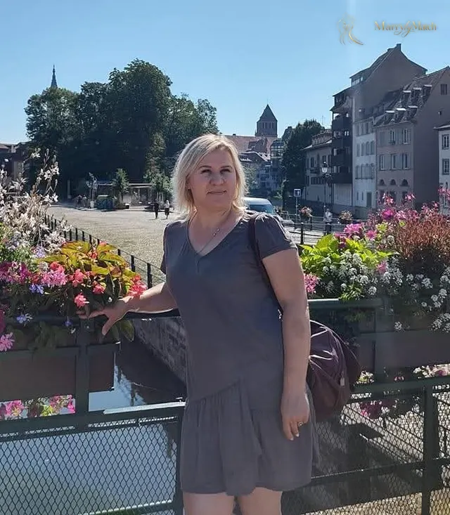 Oksana, 42