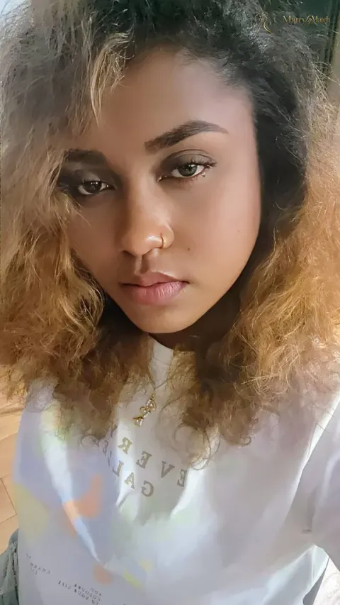 Another photo of Mhyrs