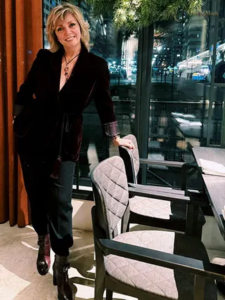 ELENA, 56
