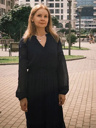 OKSANA, 52