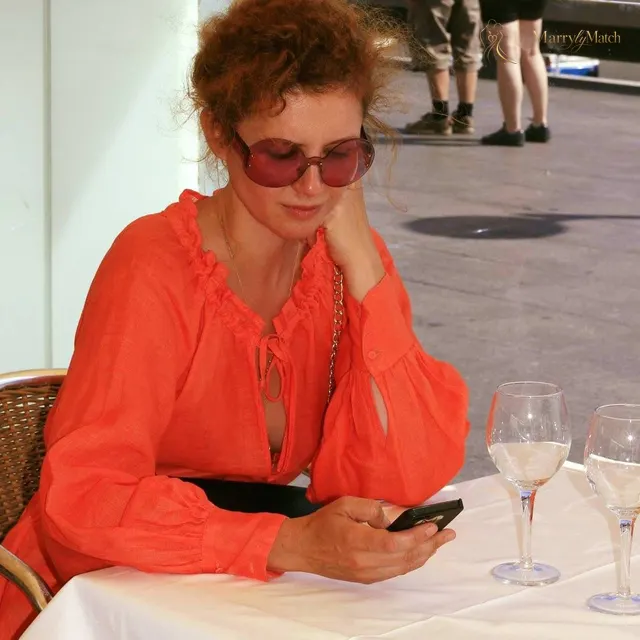 Elena, 52