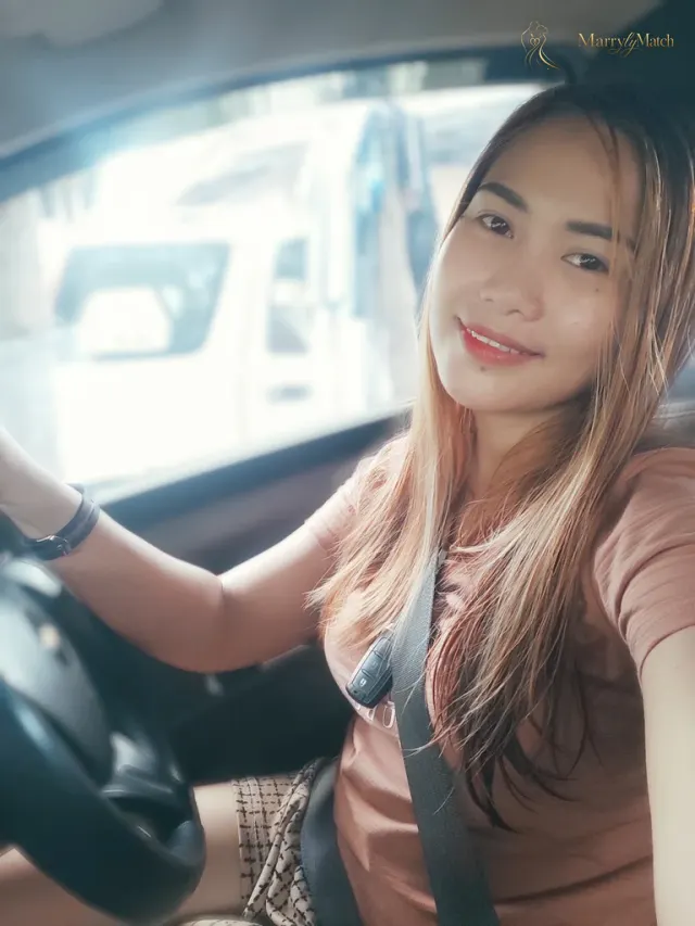 Nikki, 32