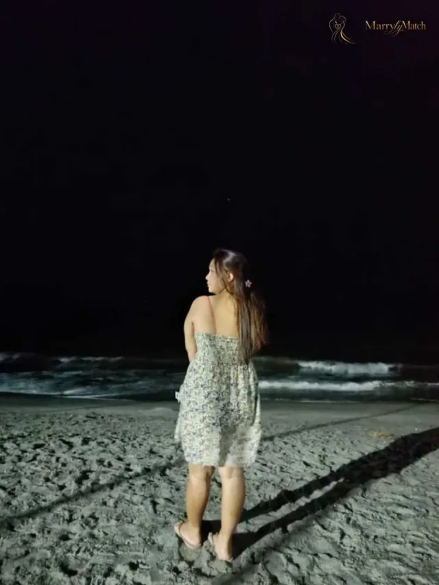 Shella, 35