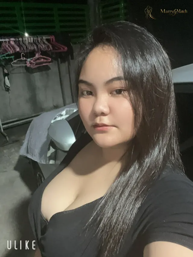 Samantha, 25